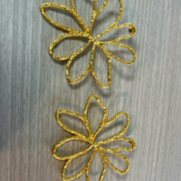 Super Anthropologie Daisy Floral Earrings - Picture 3 of 4